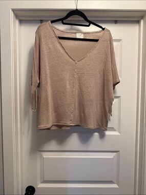 H&M Relaxed V-Neck Women’s Top in Beige.